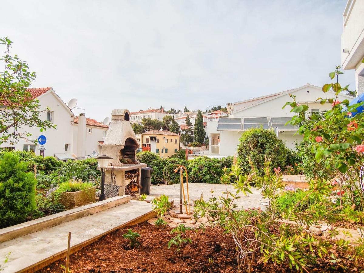 Apartments Dirk Hvar Town Exterior foto